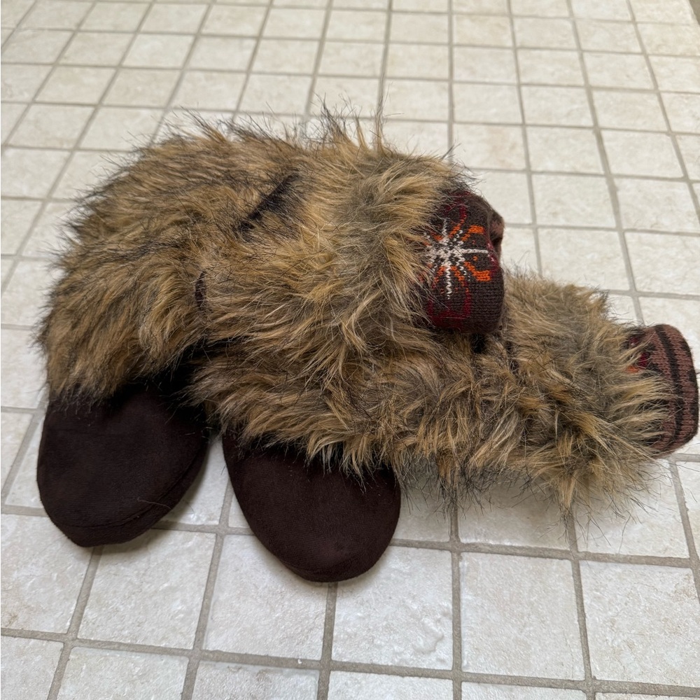 Soft and Cozy Faux Fur and Suede Brown Muk Luks Indoor Slippers - S - Picture 3 of 5